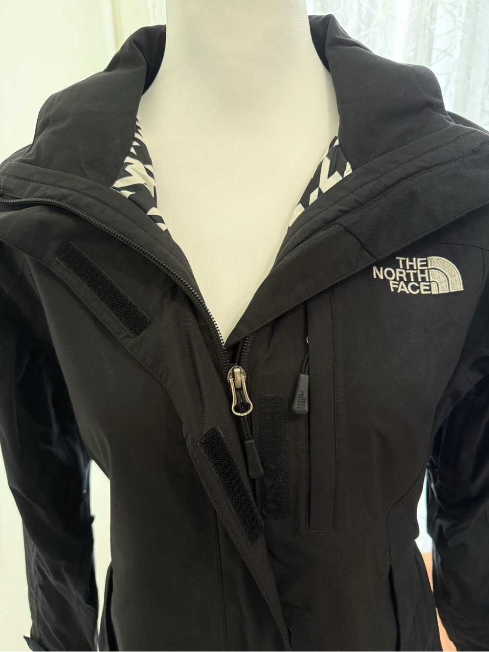 THE NORTH FACE BLACK SNOW SKI HOODED JACKET - Picture 2 of 11